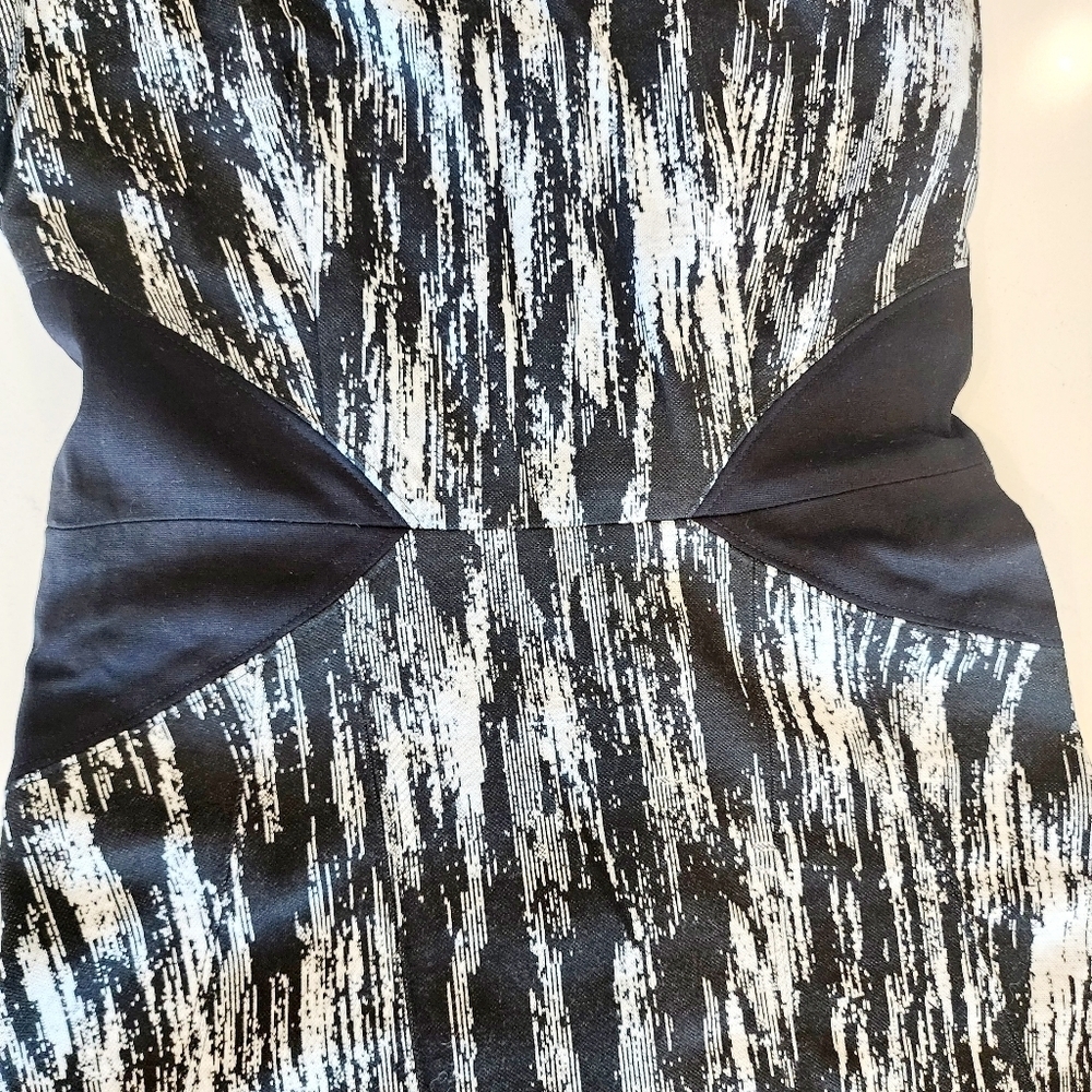 Cache Elegant Black White Patterned Silhoulette I… - image 3